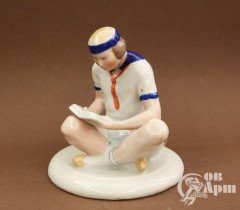 Скульптура "За чтением"
